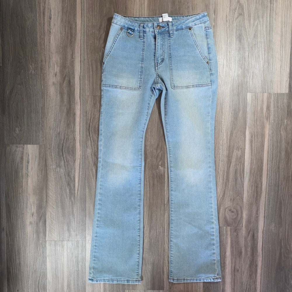 Forever 21 Light Wash Flare Leg Utility Jeans with Patch‎ Pockets Size 26